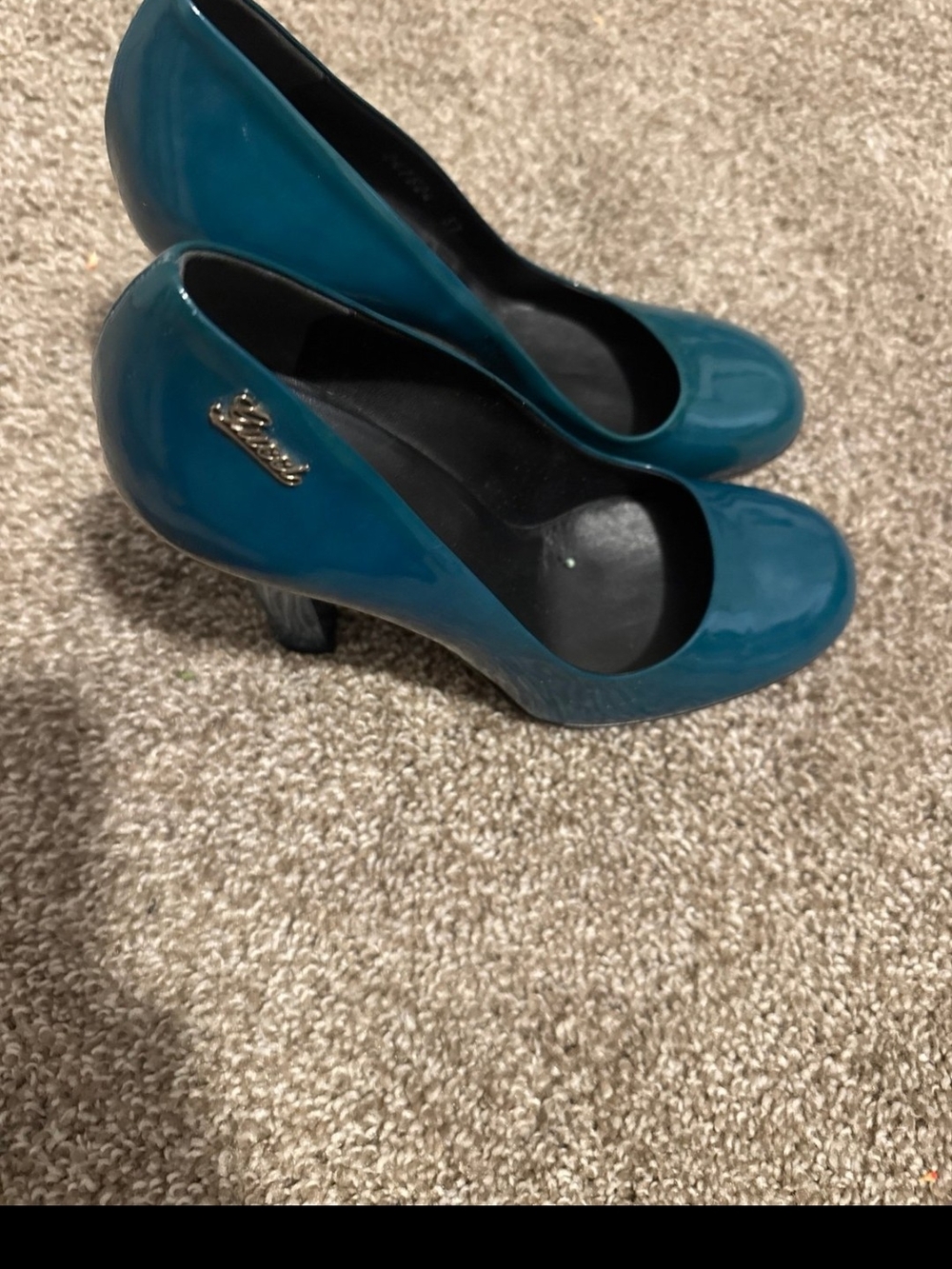 Gucci Teal Patent Round-Toe Pumps with Gold Logo